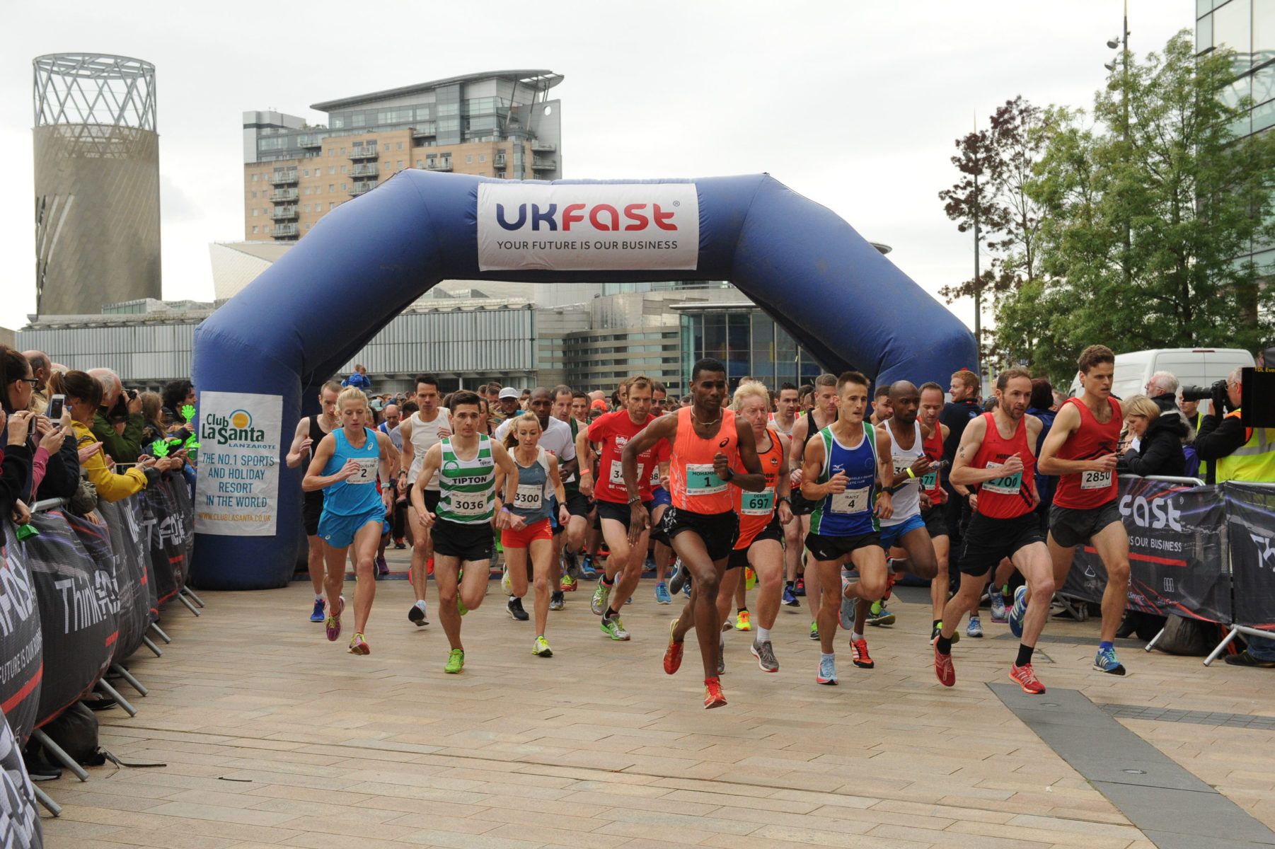 Thousands take to the streets for the UKFast City of Salford 10k ...